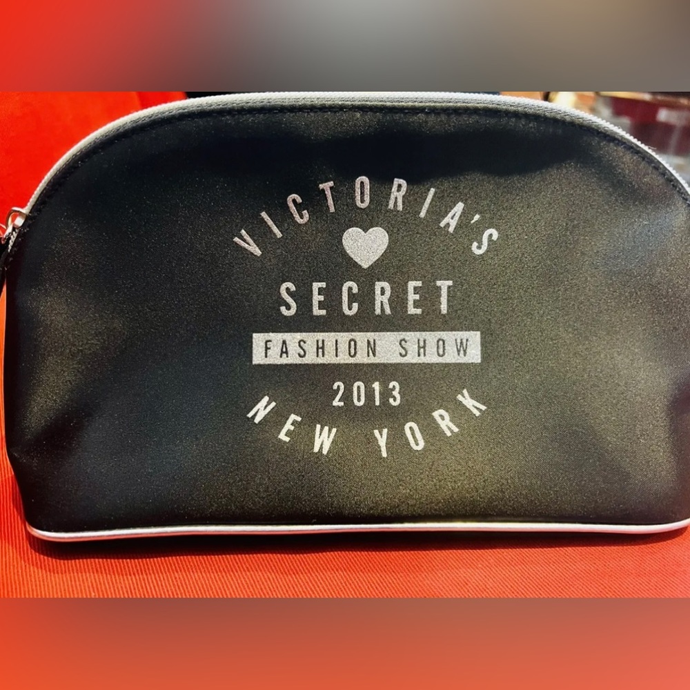 Victoria’s Secret Makeup Bag. Fashion Show 2013 New York. New with tag